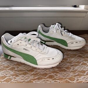 Puma Cabana Racer II White leather and Green suede accents Sneakers Womens 7.5